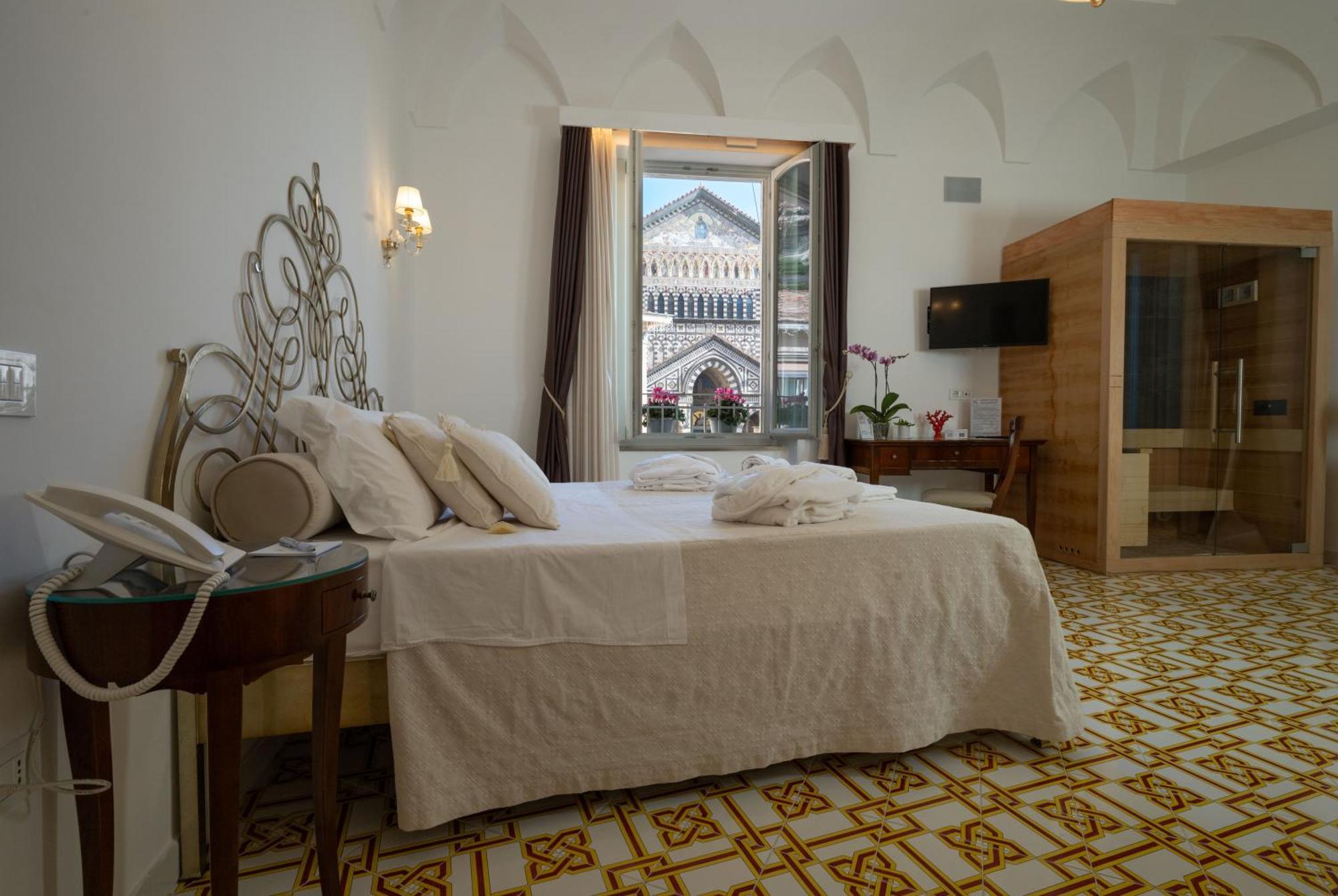 Deluxe King Suite