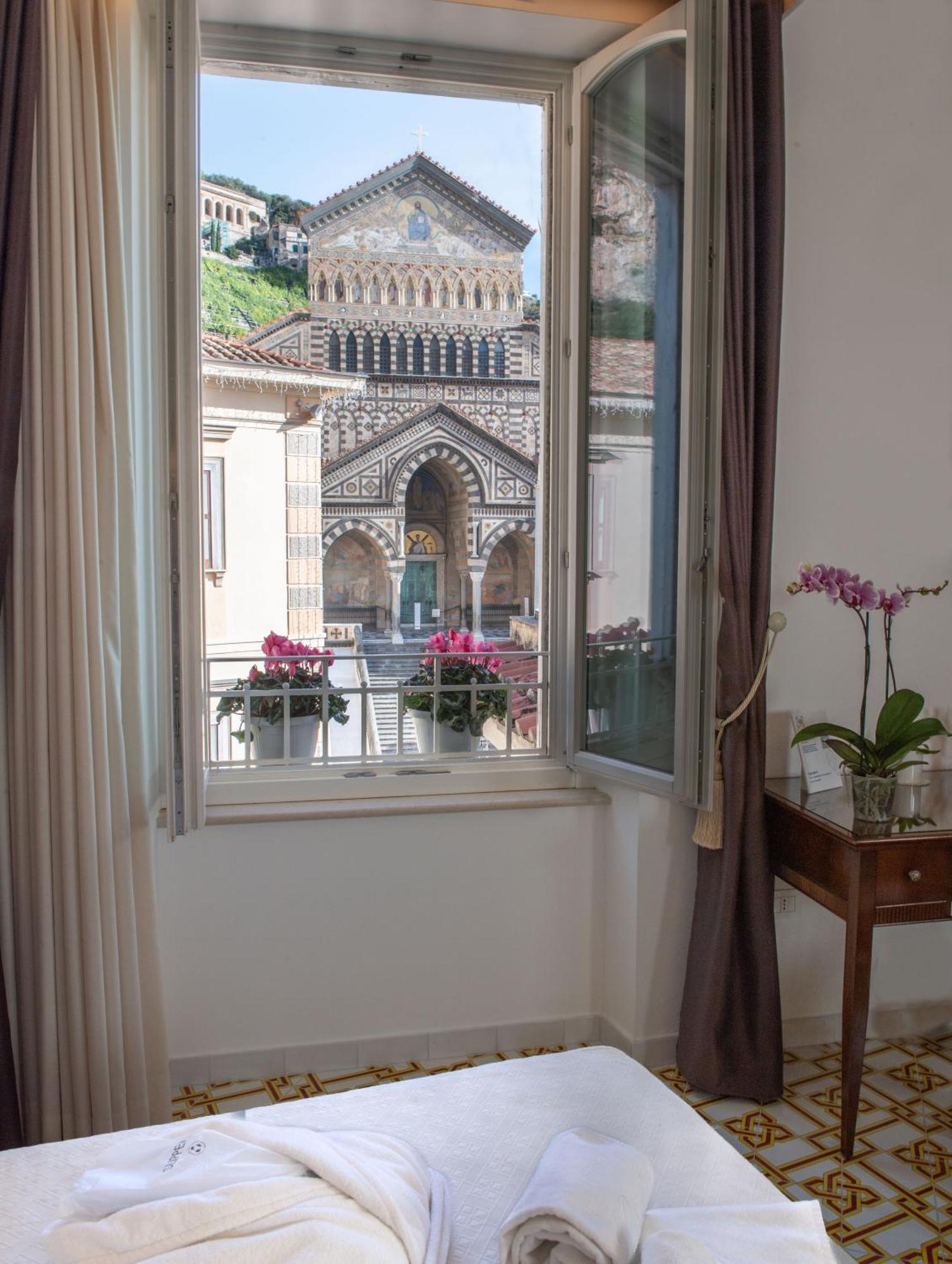 Deluxe King Suite
